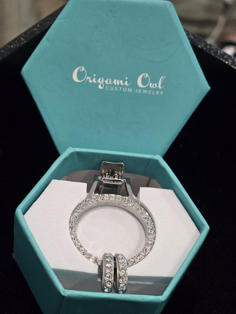 Origami Owl CN5030 Silver w/Crystals Eternity ID Clasp "New in Box"